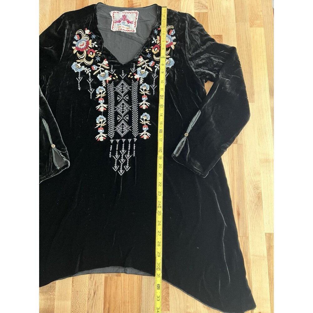 Johnny Was Long Sleeve Embroidered Tunic Top Shark Bite Black Velvet Boho M - Picture 8 of 8